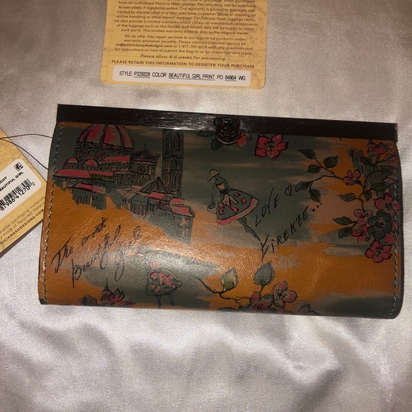 Patricia Nash Cauchy Leather Wallet Beautiful Girl Print NWT & Registration Card - Picture 3 of 16